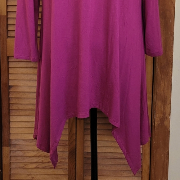 NWT Sharkbite Hem Tunic Blouse Size Large (NY&CO) - Picture 9 of 9